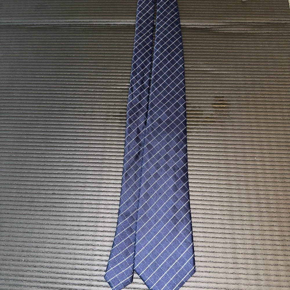 Bloomingdale’s the men’s store necktie 55% Seta Silk/45% Linen